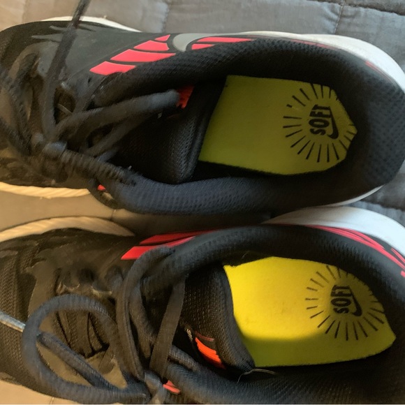 Nike girls runners only worn a few times - Picture 3 of 4